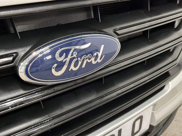 Ford Transit Custom 2.0 Eco Blue 320 L2 130ps H1 Trend 9 Seater Minibus 6