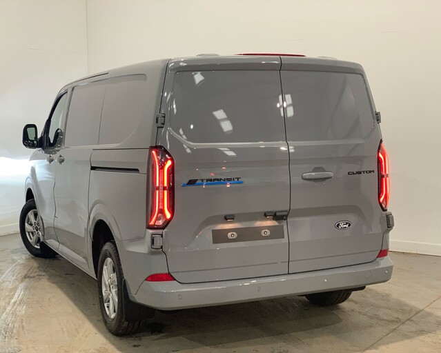 Ford Transit Custom 320L1 Limited 65kwh 100kw/136ps *ELECTRIC-NEW*