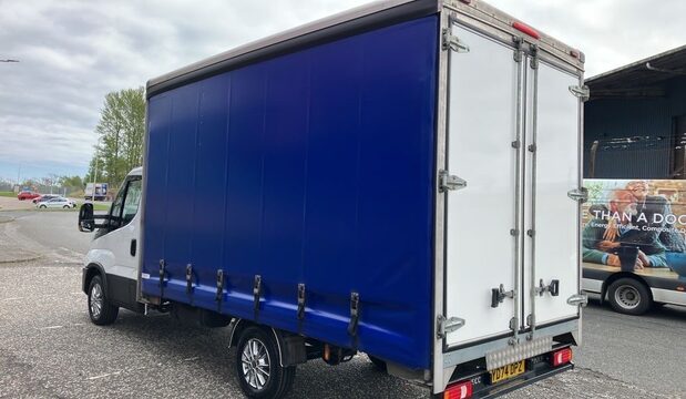Iveco Daily Daily 35S14 2.3 Curtainder 3750 WB Barn Doors