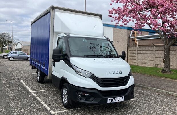 Iveco Daily Daily 35S14 2.3 Curtainder 3750 WB Barn Doors