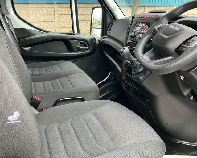 Iveco Daily Daily 35S14 2.3 Curtainder 3750 WB Barn Doors