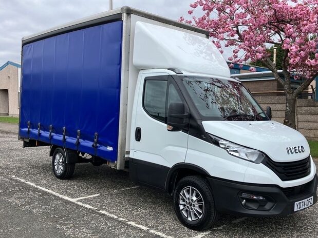 Iveco Daily Daily 35S14 2.3 Curtainder 3750 WB Barn Doors 7