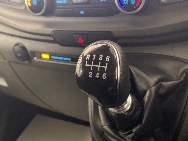 Ford Transit Custom TRANSIT CUSTOM 320 L2 DIESEL FWD 2.0 Eco Blue 130ps Low Roof 9-Seater Trend 10