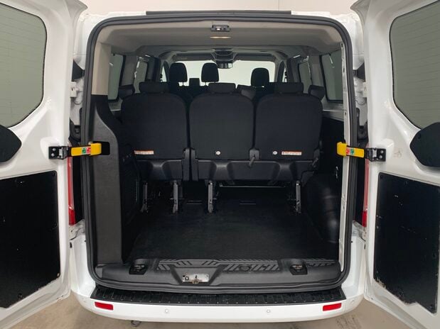 Ford Transit Custom TRANSIT CUSTOM 320 L2 DIESEL FWD 2.0 Eco Blue 130ps Low Roof 9-Seater Trend 12