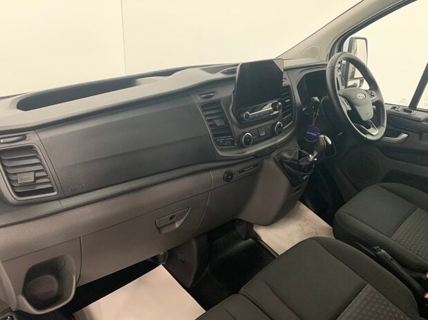 Ford Transit Custom TRANSIT CUSTOM 320 L2 DIESEL FWD 2.0 Eco Blue 130ps Low Roof 9-Seater Trend 13
