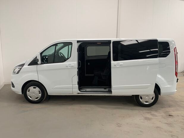 Ford Transit Custom TRANSIT CUSTOM 320 L2 DIESEL FWD 2.0 Eco Blue 130ps Low Roof 9-Seater Trend 18