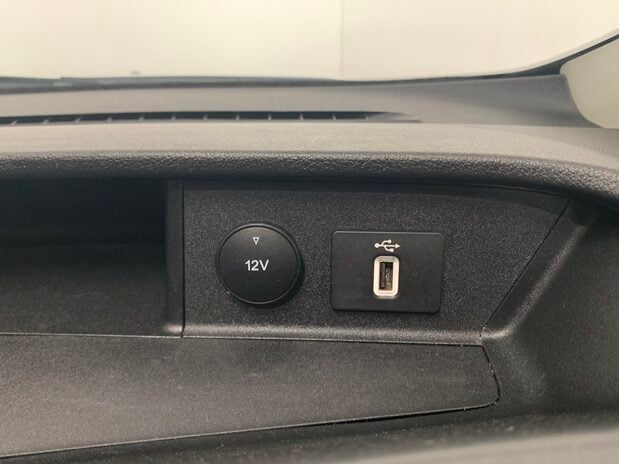 Ford Transit Custom TRANSIT CUSTOM 320 L2 DIESEL FWD 2.0 Eco Blue 130ps Low Roof 9-Seater Trend 22