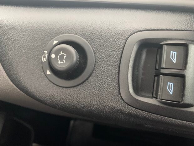 Ford Transit Custom TRANSIT CUSTOM 320 L2 DIESEL FWD 2.0 Eco Blue 130ps Low Roof 9-Seater Trend 23