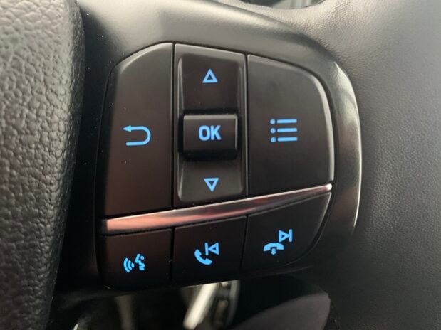 Ford Transit Custom TRANSIT CUSTOM 320 L2 DIESEL FWD 2.0 Eco Blue 130ps Low Roof 9-Seater Trend 26