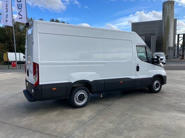 Iveco Daily Daily 35S14V 2.3 H2 Business Van 3520 WB 9