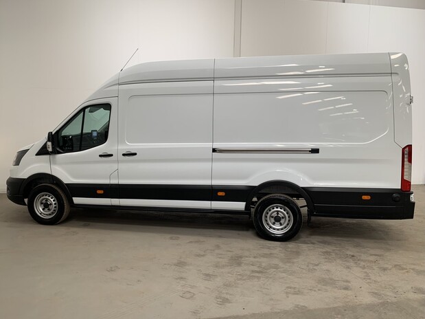 Ford Transit TRANSIT 350 L4 DIESEL RWD 2.0 Eco Blue 130ps H3 Leader Van. 6