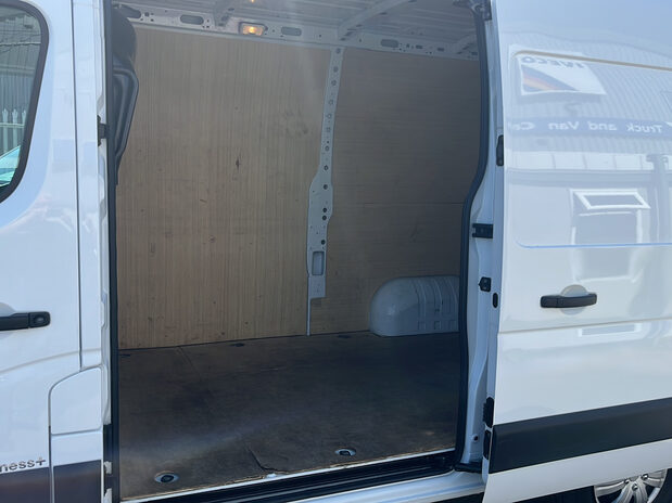 Renault Master Renault Master MWB Diesel FWD MM35 Energy dci 150 Business Van 18