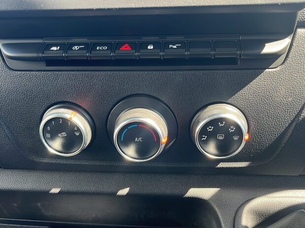 Renault Master Renault Master MWB Diesel FWD MM35 Energy dci 150 Business Van 12