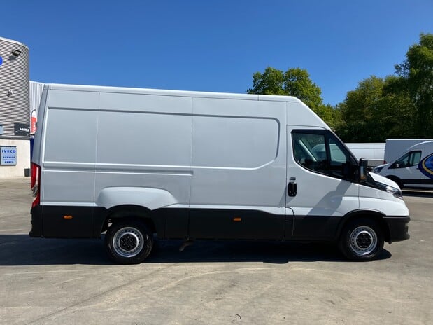Iveco Daily Daily 35S14V 2.3 H2 Business Van 3520 WB 3