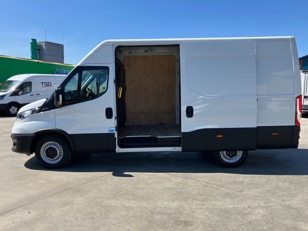 Iveco Daily Daily 35S14V 2.3 H2 Business Van 3520 WB 7