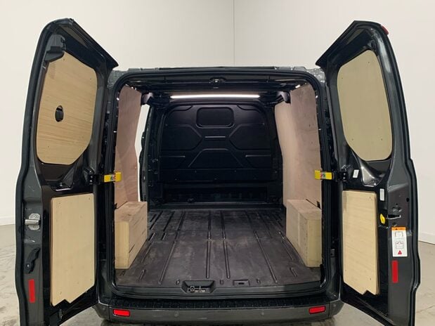 Ford Transit Custom TRANSIT CUSTOM 300 L2 DIESEL FWD 2.0 EcoBlue 130ps Low Roof Limited Van 3