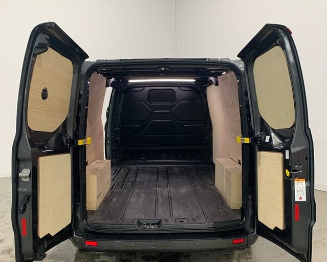 Ford Transit Custom TRANSIT CUSTOM 300 L2 DIESEL FWD 2.0 EcoBlue 130ps Low Roof Limited Van