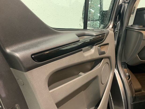 Ford Transit Custom TRANSIT CUSTOM 300 L2 DIESEL FWD 2.0 EcoBlue 130ps Low Roof Limited Van 4