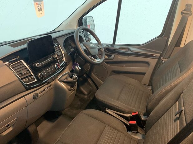Ford Transit Custom TRANSIT CUSTOM 300 L2 DIESEL FWD 2.0 EcoBlue 130ps Low Roof Limited Van 8