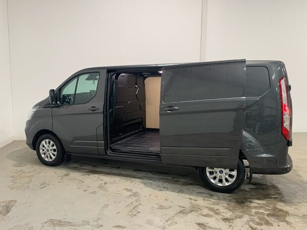 Ford Transit Custom TRANSIT CUSTOM 300 L2 DIESEL FWD 2.0 EcoBlue 130ps Low Roof Limited Van 12