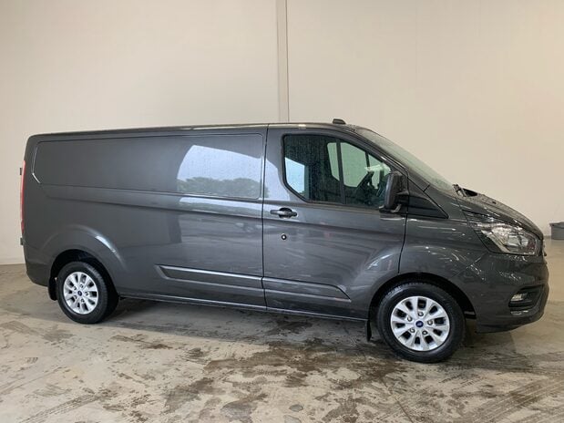 Ford Transit Custom TRANSIT CUSTOM 300 L2 DIESEL FWD 2.0 EcoBlue 130ps Low Roof Limited Van 17