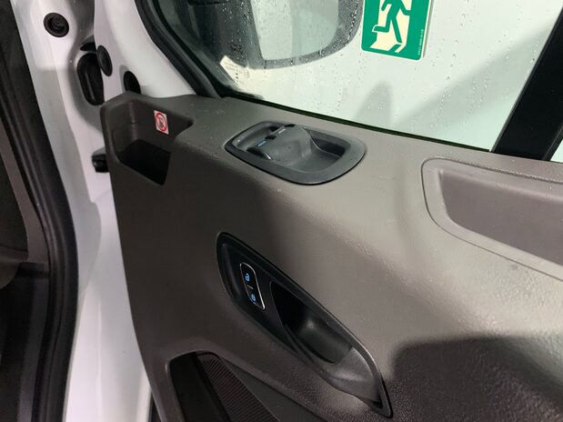 Ford Transit Transit 410 2.0L 130PS H2 14 Seater Trend 25