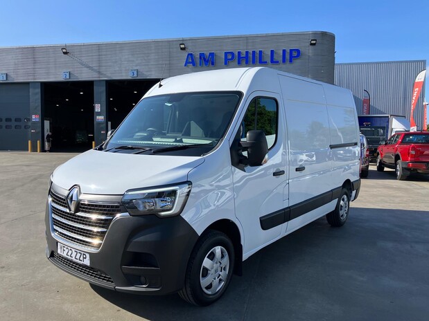 Renault Master MASTER MWB DIESEL FWD MM35dCi 135 Business+ Medium Roof Van 2