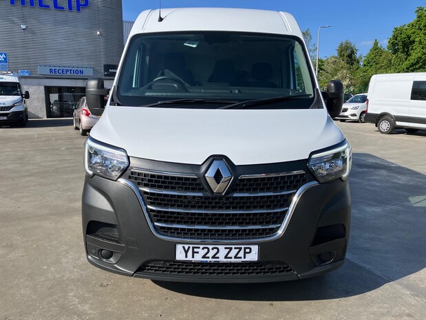 Renault Master MASTER MWB DIESEL FWD MM35dCi 135 Business+ Medium Roof Van 3