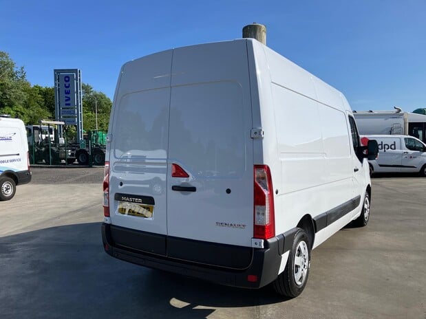 Renault Master MASTER MWB DIESEL FWD MM35dCi 135 Business+ Medium Roof Van 6