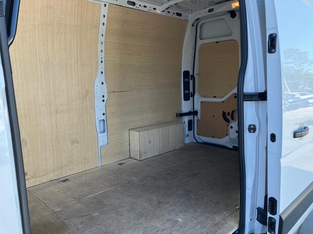 Renault Master MASTER MWB DIESEL FWD MM35dCi 135 Business+ Medium Roof Van 11