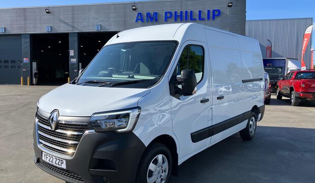 Renault Master MASTER MWB DIESEL FWD MM35dCi 135 Business+ Medium Roof Van