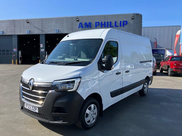 Renault Master MASTER MWB DIESEL FWD MM35dCi 135 Business+ Medium Roof Van 2
