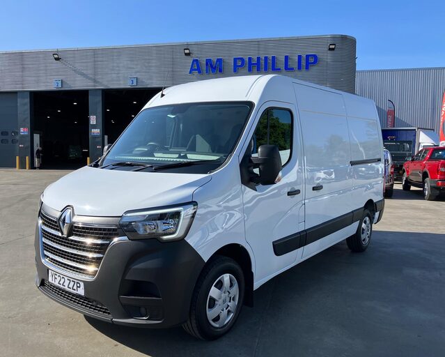 Renault Master MASTER MWB DIESEL FWD MM35dCi 135 Business+ Medium Roof Van