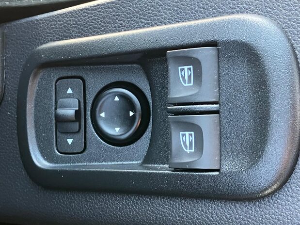 Renault Master MASTER MWB DIESEL FWD MM35dCi 135 Business+ Medium Roof Van 19