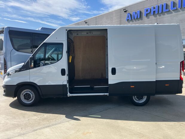Iveco Daily Daily 35S14V 2.3 H2 Business Van 3520 WB 3
