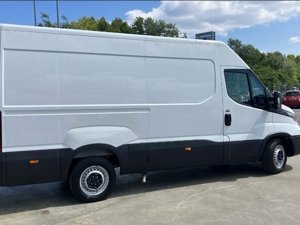 Iveco Daily Daily 35S14V 2.3 H2 Business Van 3520 WB 11