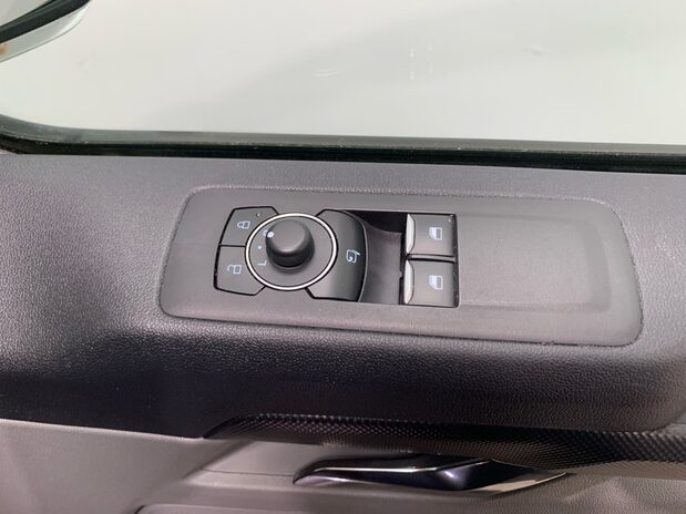 Ford Transit Custom Transit Custom 300 L2 Diesel 2.0 Eco Blue 136ps H1 Van Limited 23