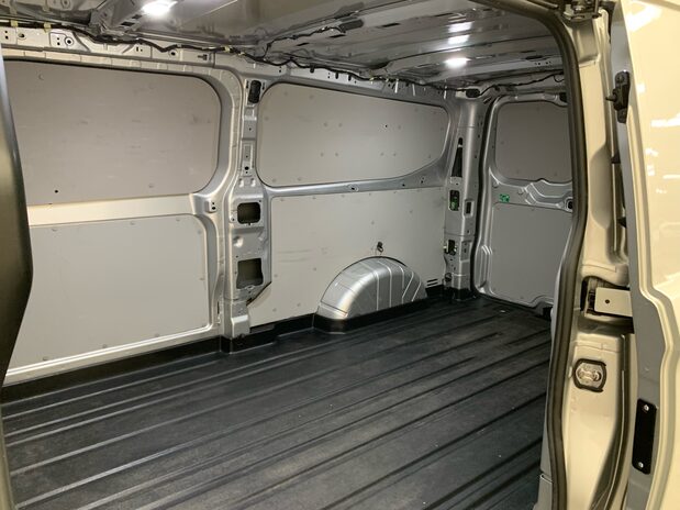 Ford Transit Custom Transit Custom 300 L2 Diesel 2.0 Eco Blue 136ps H1 Van Limited 14