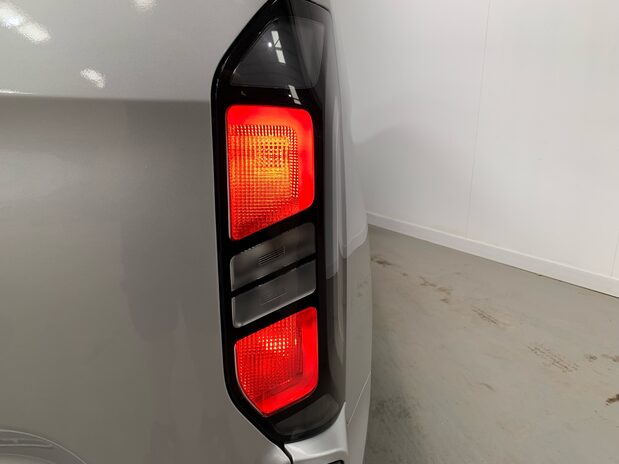 Ford Transit Custom Transit Custom 300 L2 Diesel 2.0 Eco Blue 136ps H1 Van Limited 24