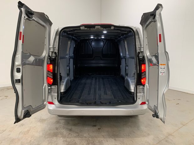 Ford Transit Custom Transit Custom 300 L2 Diesel 2.0 Eco Blue 136ps H1 Van Limited 10