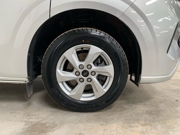 Ford Transit Custom Transit Custom 300 L2 Diesel 2.0 Eco Blue 136ps H1 Van Limited 6