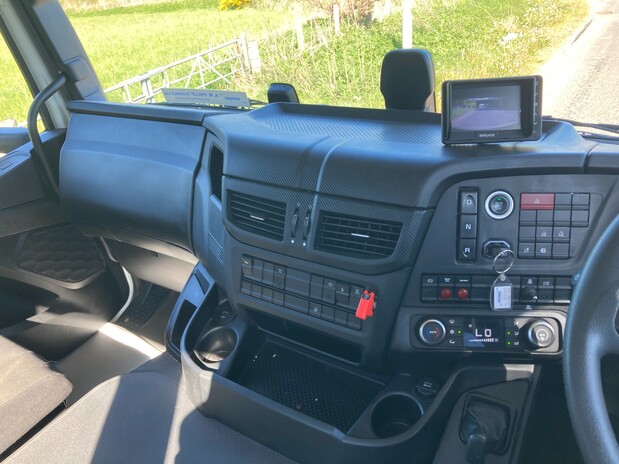 Iveco X-Way AD360X42Z 8x4 Tipper c/w Sheeting System 4