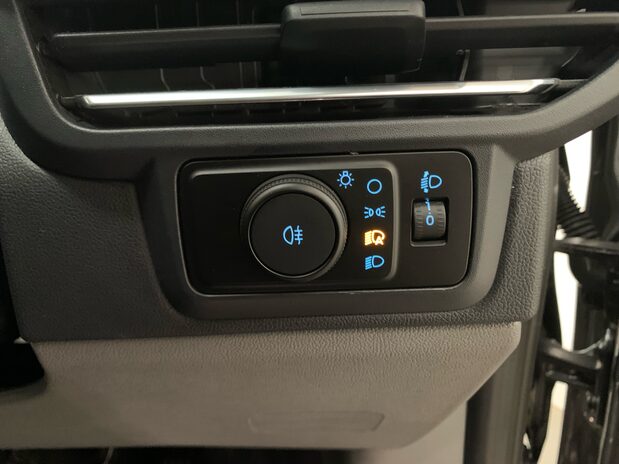 Ford Transit Custom Transit Custom 300 L2 Diesel 2.0 Eco Blue 136ps H1 Van Limited 7