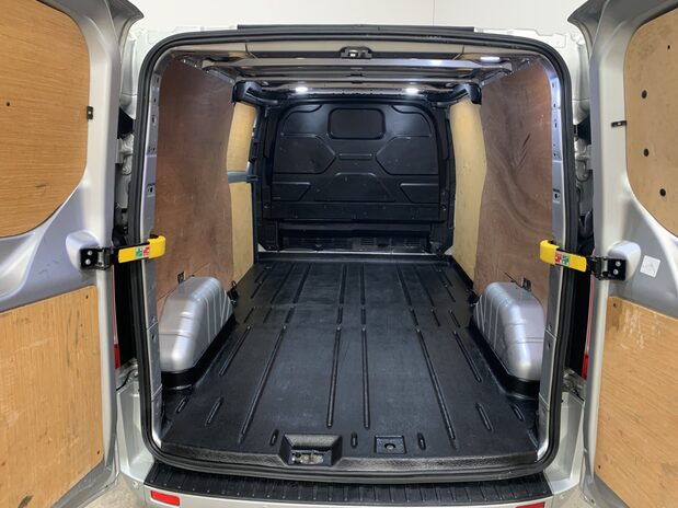 Ford Transit Custom 320 L2 DIESEL FWD 2.0 EcoBlue 130ps Low Roof Limited Van Auto 9