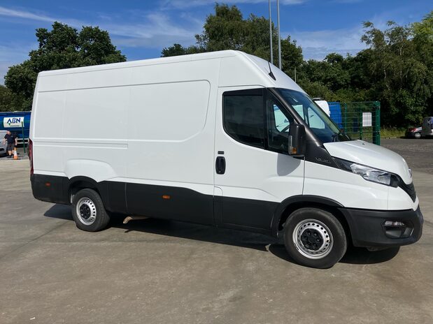Iveco Daily Daily 35S14V 2.3 H2 Business Van 3520 WB 2