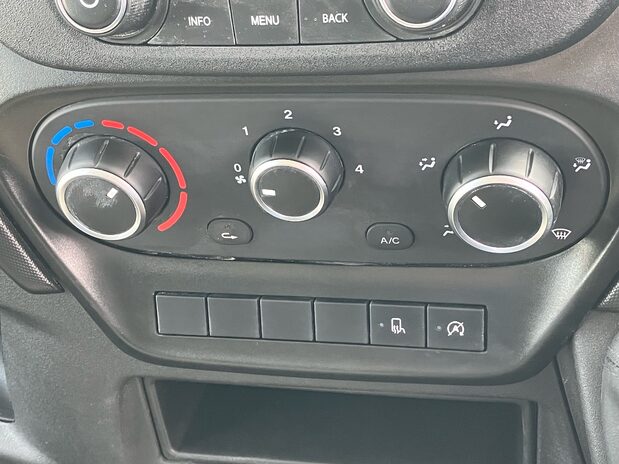 Iveco Daily Daily 35S14V 2.3 H2 Business Van 3520 WB 11