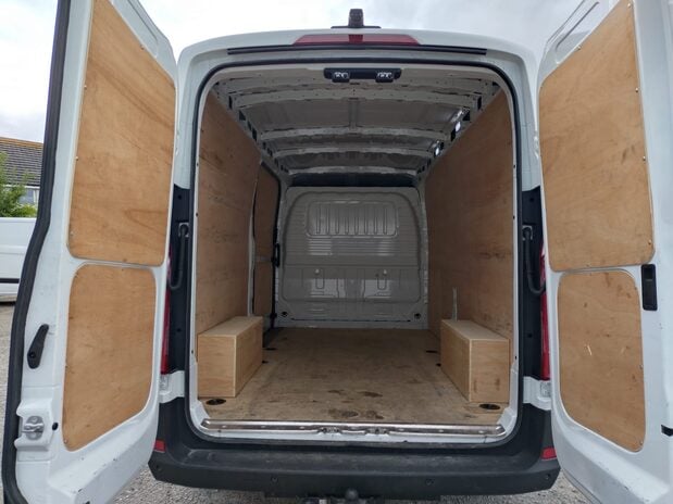 Maxus Deliver 9 Deliver 9 2.0 D20 150 Lux High Roof Van 8