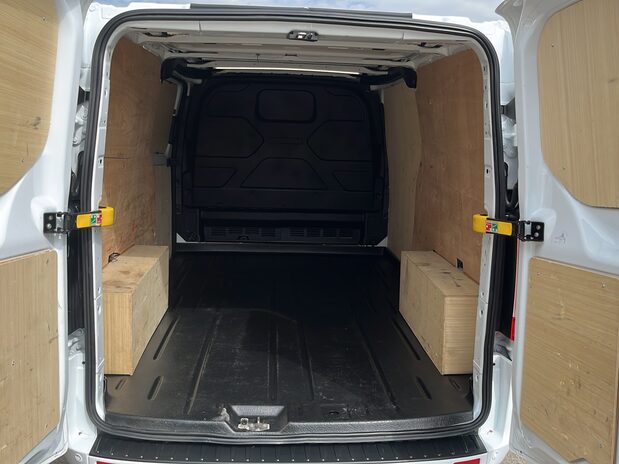 Ford Transit Custom TRANSIT CUSTOM 300 L2 H1 DIESEL FWD 2.0 Eco Blue 130ps Low Roof 7