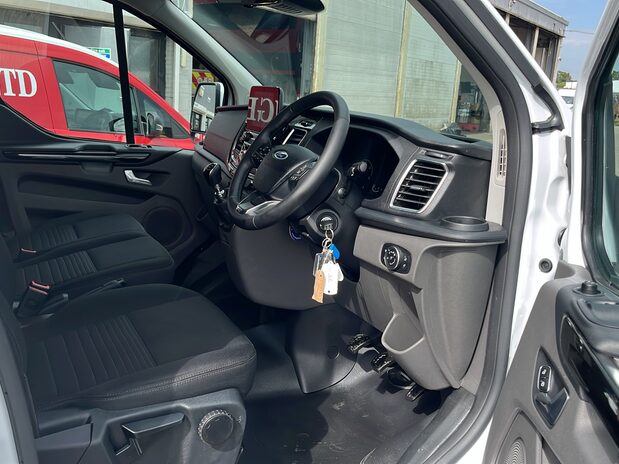 Ford Transit Custom TRANSIT CUSTOM 300 L2 H1 DIESEL FWD 2.0 Eco Blue 130ps Low Roof 12