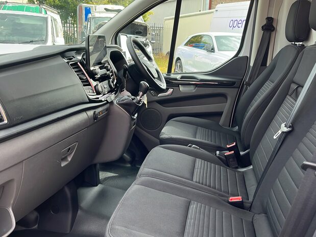 Ford Transit Custom TRANSIT CUSTOM 300 L2 H1 DIESEL FWD 2.0 Eco Blue 130ps Low Roof 14